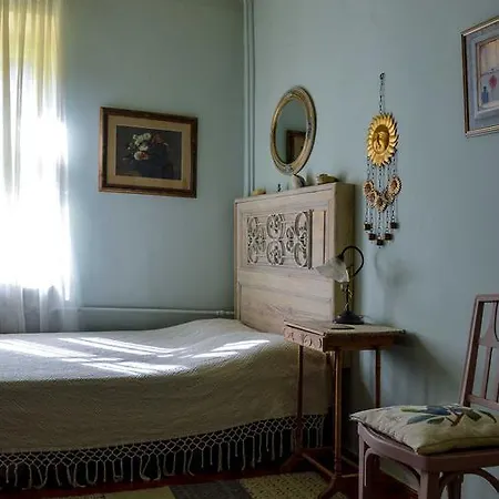 Vintazhnaya Apartment *